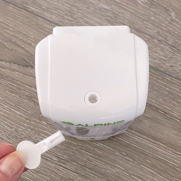 NEW! Touch Free Automatic Soap Dispenser Hand Sanitizer Wall Mounted White - Picture 4 of 15
